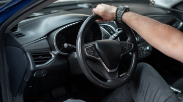 What to Do When the Car Steering Wheel is Locked?