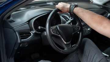 What to Do When the Car Steering Wheel is Locked?